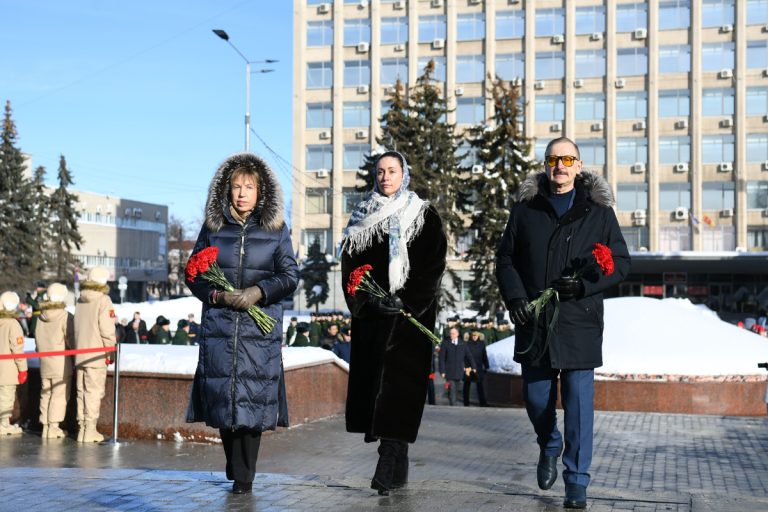 В Твери глава региона Виталий Королев почтил память защитников Отечества