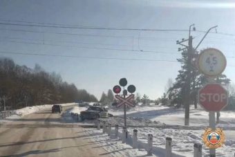 Поезд столкнулся с автомобилем в Тверской области