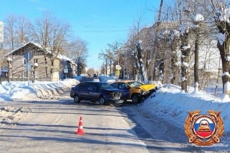 Девушка-водитель спровоцировала ДТП в Тверской области