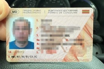 Водителя с поддельным удостоверением остановили в Твери