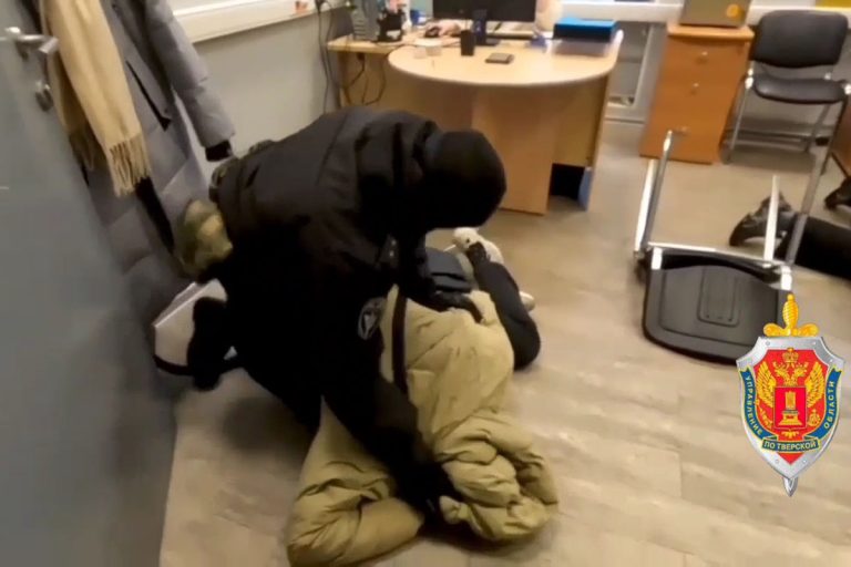 В Твери задержали сотрудников оператора сотовой связи