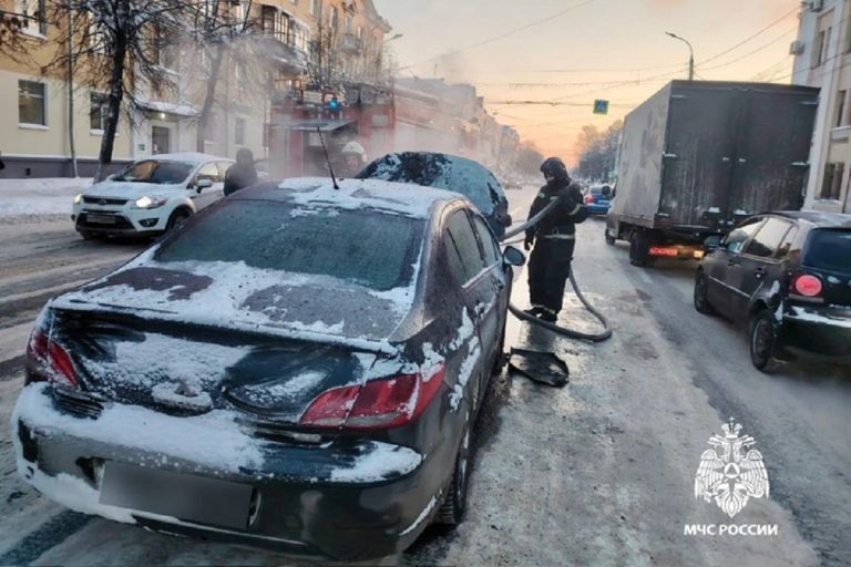 Автомобиль загорелся в Заволжском районе Твери
