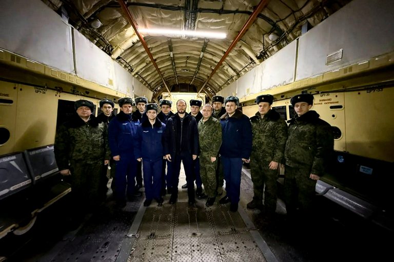 Виталий Королев в зоне проведения СВО вручил награды тверским артиллеристам