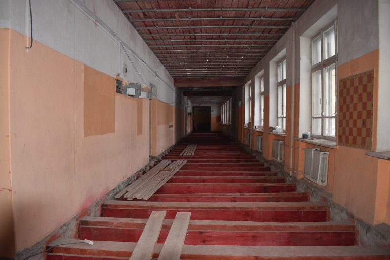 Демонтаж для капремонта внутри 16 школы Твери завершен