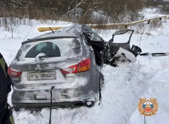 В Тверской области электричка снесла иномарку на железнодорожном переезде