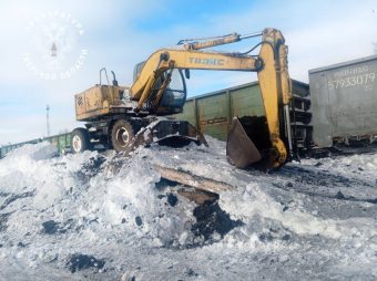 В Оленино мужчина погиб под ковшом экскаватора