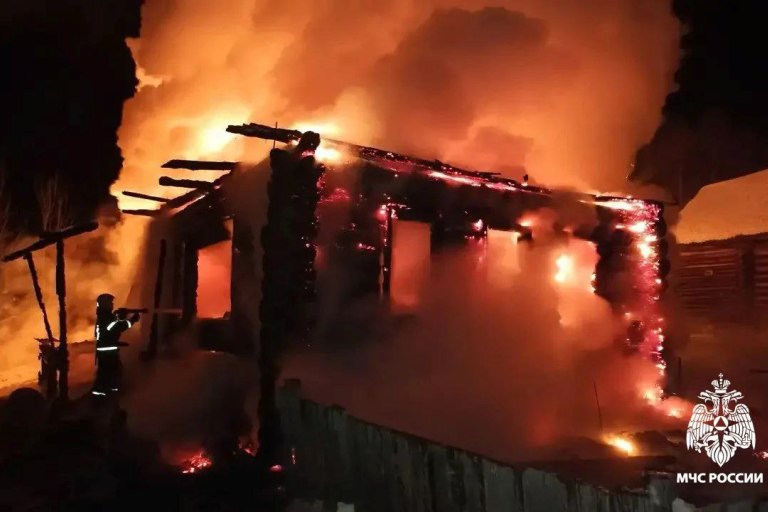 При пожаре в Тверской области погибли мужчина и женщина