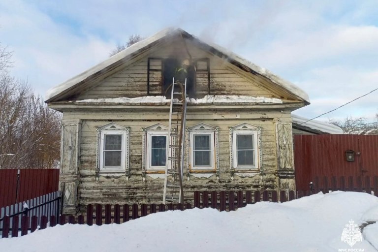 В Тверской области горел жилой дом