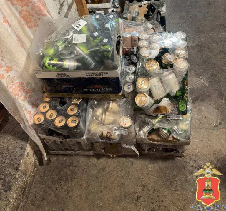 В Тверской области двое мужчин крали пиво ящиками