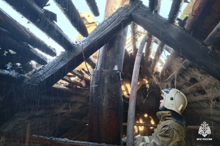 В Тверской области полыхал жилой дом