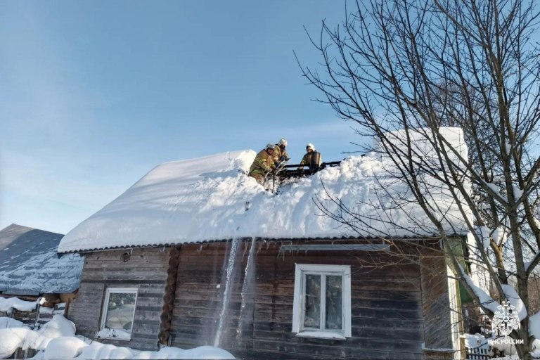 В Тверской области полыхал жилой дом