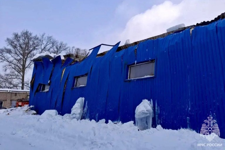 На предприятии в Твери обрушилась кровля цеха