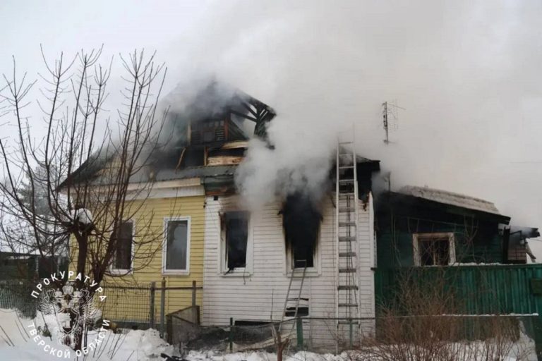 Бабушка с внучкой погибли на пожаре в Твери