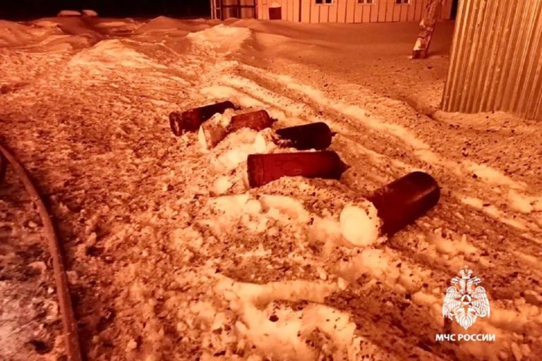 Газовые баллоны выносили из горящего дома в Тверской области