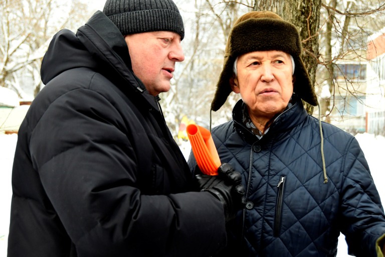 В Тверской области прошла масштабная акция по уборке снега на территории социальных учреждений