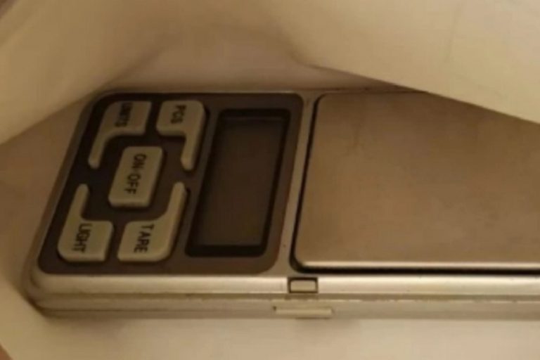 Содержимое коробки из-под конфет заинтересовало наркополицейских в Тверской области