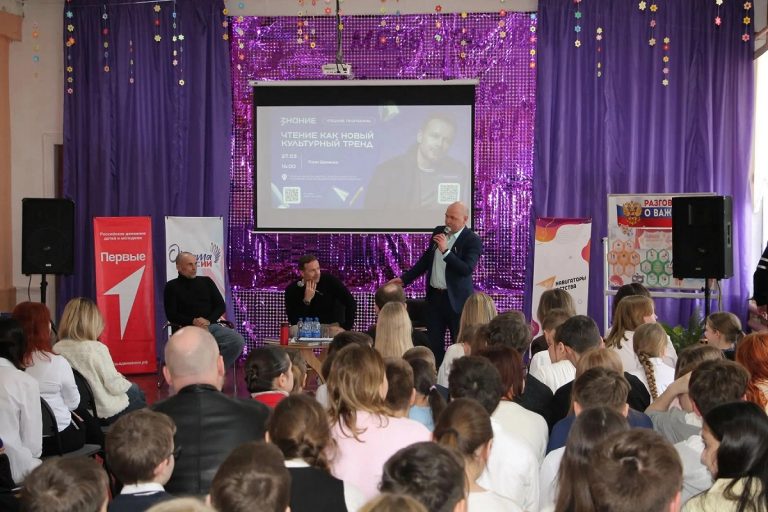 Школьники из Тверской области встретились с космическим режиссером