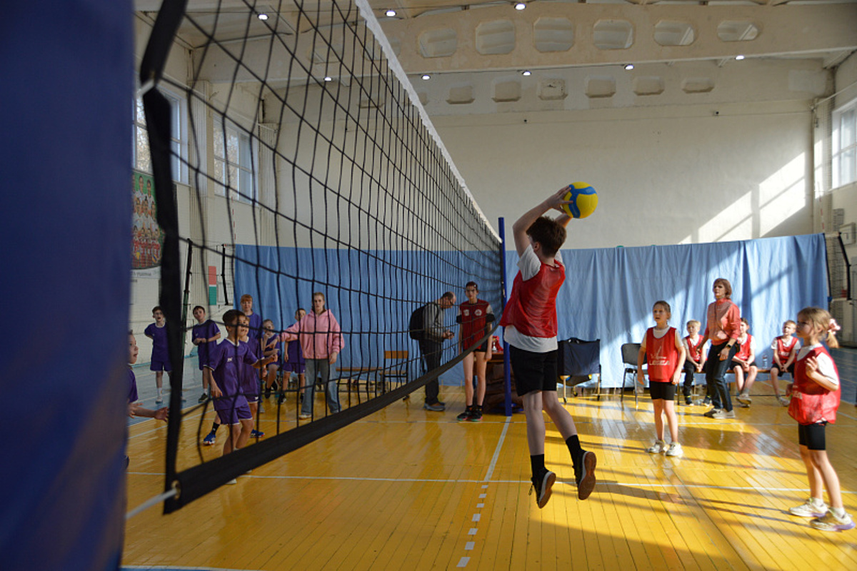 В Твери 120 школьников сразились в пионербол