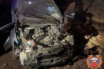 В Тверской области водитель кроссовера подставился под удар КАМАЗа