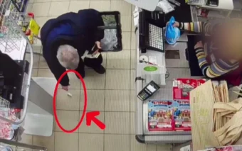 В Твери мужчина нашёл 100 долларов и потратил их В Твери мужчина нашёл 100 долларов и потратил их