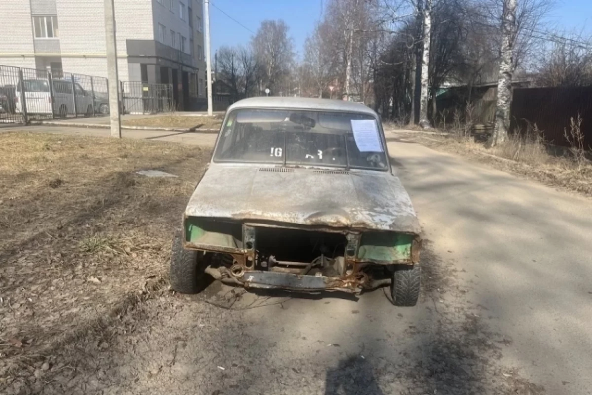 В одном из дворов Твери нашли автомобиль-зомби