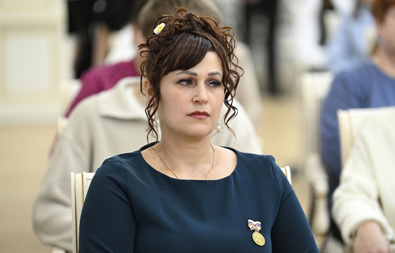 Виталий Королев наградил жительниц Тверской области