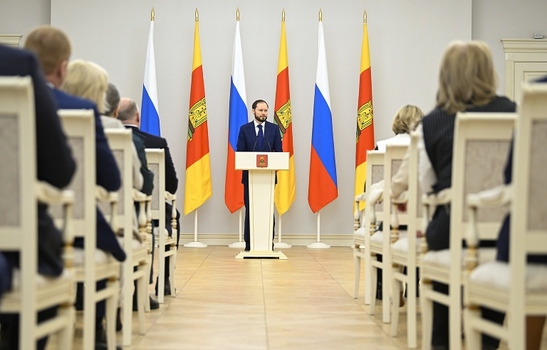 Виталий Королев наградил жительниц Тверской области