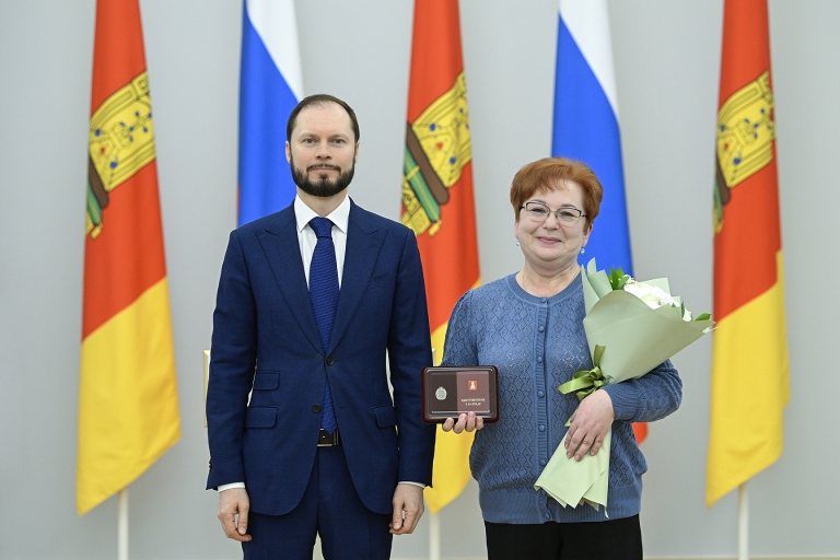Виталий Королев наградил жительниц Тверской области