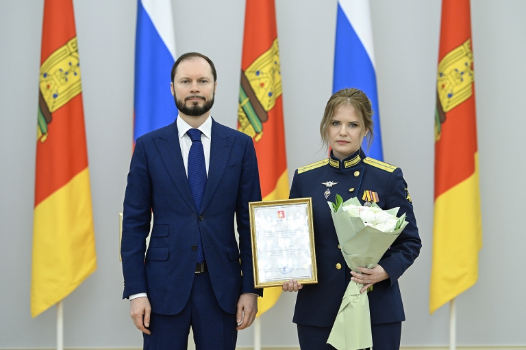 Виталий Королев наградил жительниц Тверской области