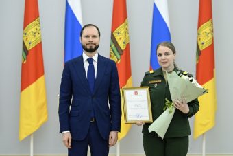 Виталий Королев наградил жительниц Тверской области