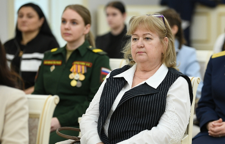 Виталий Королев наградил жительниц Тверской области