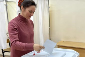На выборы депутатов Думы Торжокского округа жители приходят семьями