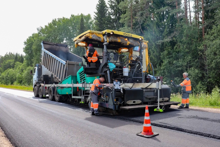 В Тверской области продолжат ремонт социально значимой дороги