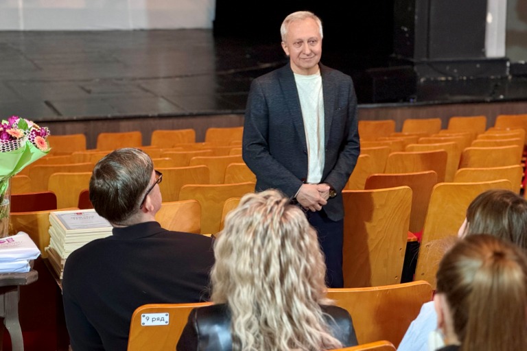 Сотрудникам Тверского ТЮЗа вручили региональные награды