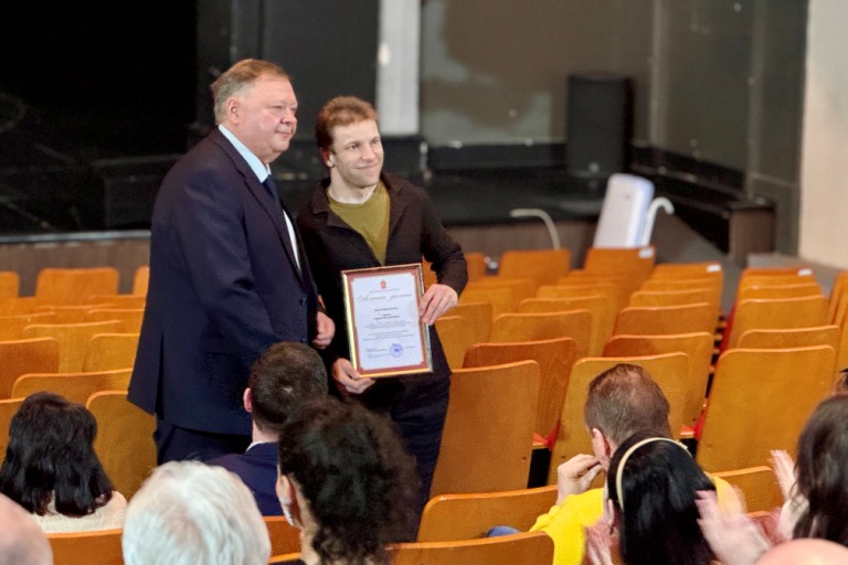 Сотрудникам Тверского ТЮЗа вручили региональные награды