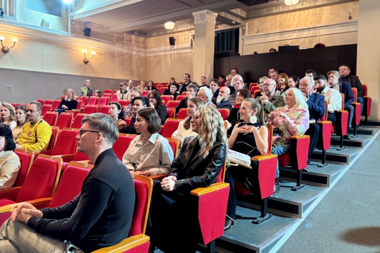 Сотрудникам Тверского ТЮЗа вручили региональные награды