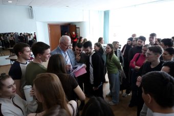 Более 17 больниц пытались "купить" врачей в Тверской области