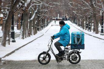 Президент поручил удалить курьеров на электровелосипедах с тротуаров