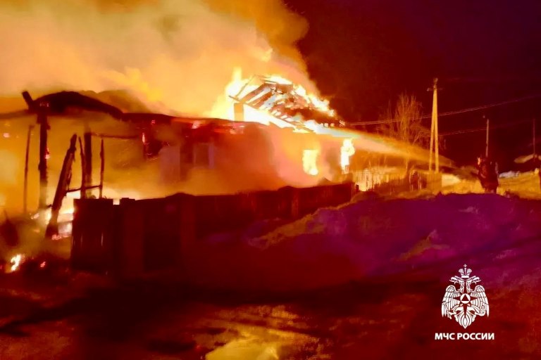 Два человека погибли при пожаре в Тверской области
