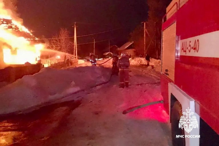 Два человека погибли при пожаре в Тверской области