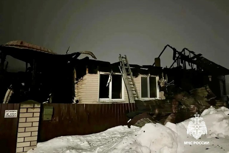 Два человека погибли при пожаре в Тверской области