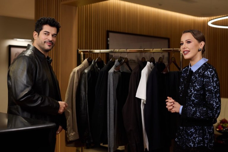 Ксения Собчак собрала образы Бураку Озчивиту на Авито для московской премьеры