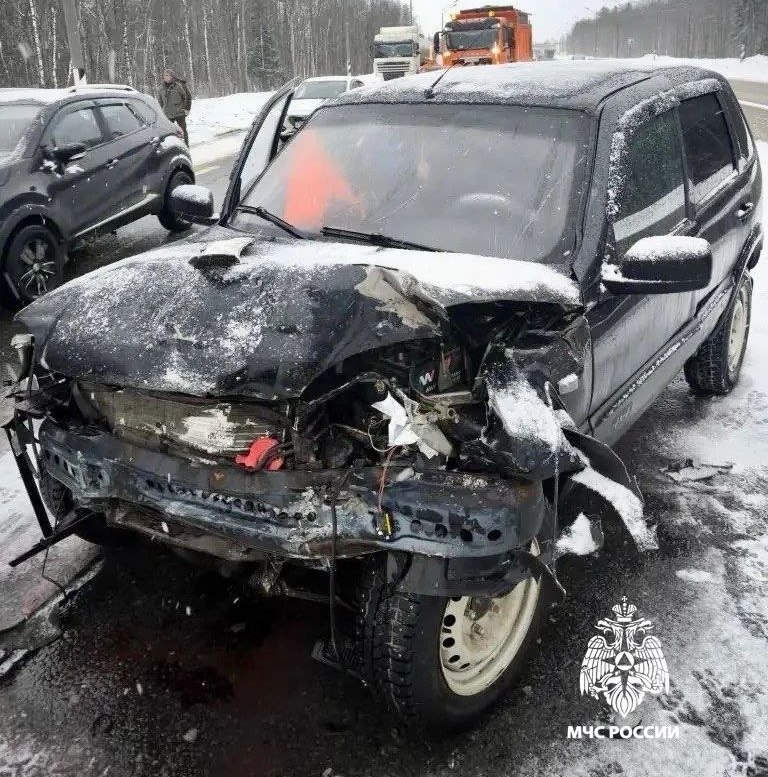 Неосторожный маневр водителя привел к серьезному ДТП на М-10 под Тверью