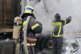 На М-10 под Тверью полыхала фура