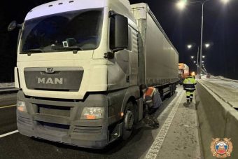 Водитель пострадал в ДТП с большегрузами на М-11 под Тверью