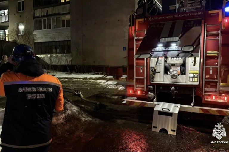 В Твери сгорела квартира в многоэтажном доме