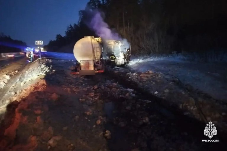 Большегруз с цистерной загорелся на М-10 под Тверью