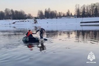 В Твери девочка дрейфовала на льдине по Волге
