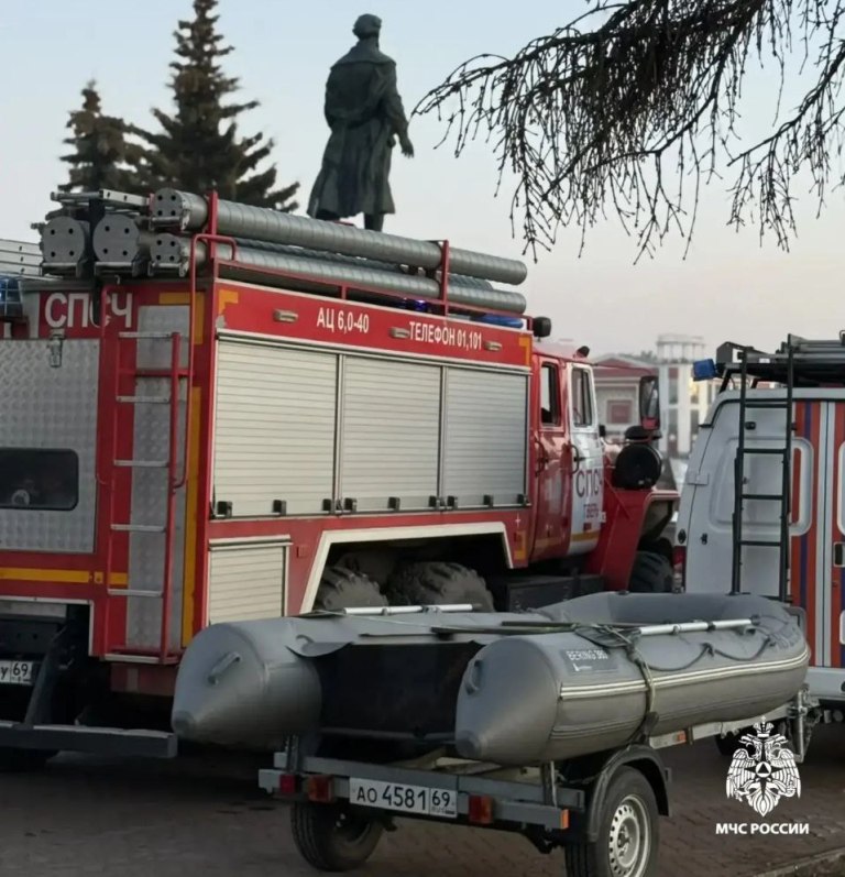 В Твери девочка дрейфовала на льдине по Волге