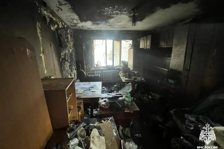 На пожаре в тверской многоэтажке спасли мужчину